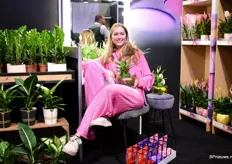 Sharon Belien nog een keer maar dan met product van Van de Voort uit het concept Make Upz, Real Flowers & Plants.
